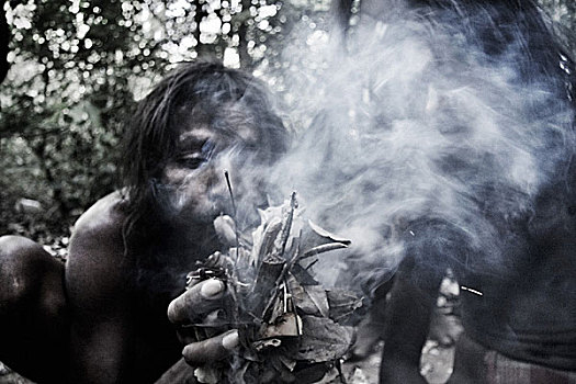 一个,男人,种族,制作,火,传统,道路,斯里兰卡,八月,2008年,树林,居民,保存,线条,下降
