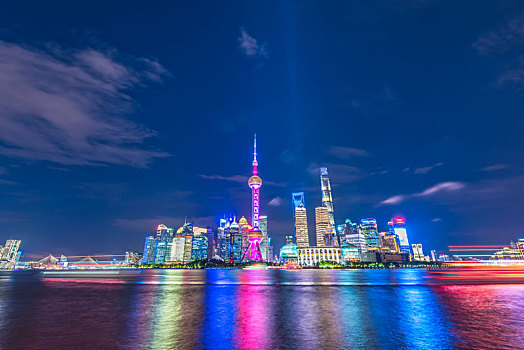 上海陆家嘴金融中心的高楼大厦cbd建筑群夜景