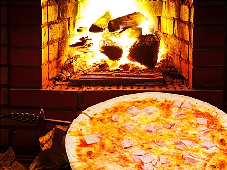 比萨饼,意大利熏火腿,明火,烤炉