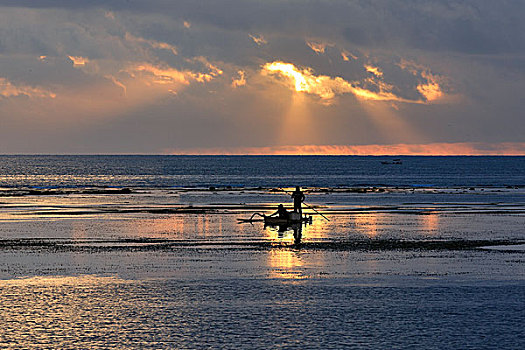 巴厘岛海边朝霞