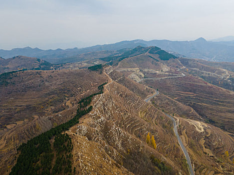 航拍济南莱芜茶叶口镇的美丽乡村