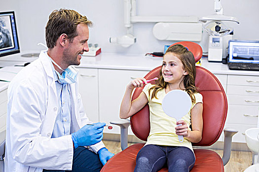 孩子,病人,互动,牙医,牙科诊所,微笑