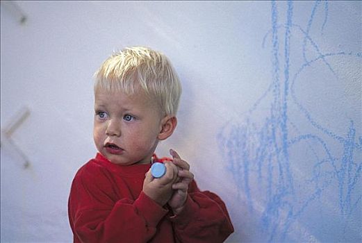 孩子,男孩,描绘,墙壁,粉笔,玩