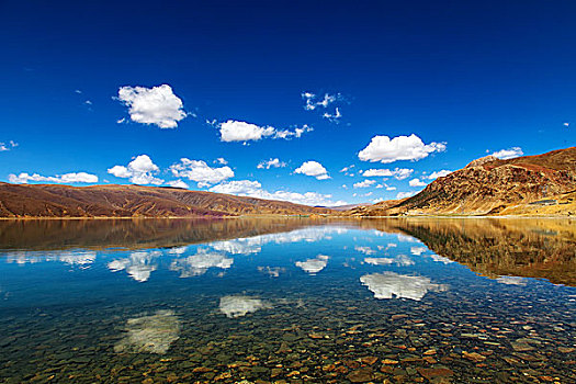 西藏湖光山色