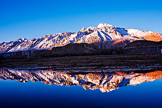 新疆,雪山,湖泊,倒影