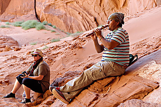 纳瓦霍,美洲印地安人,玩,笛子,旅游,纪念碑谷,纳瓦霍人部落公园,亚利桑那,美国