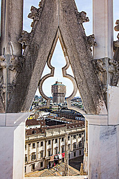 米兰大教堂顶部拍摄velasca大楼