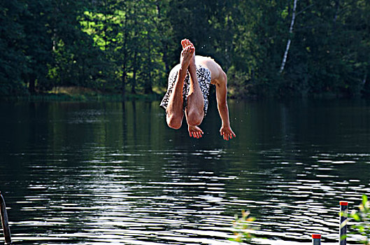 男人,跳跃,水中