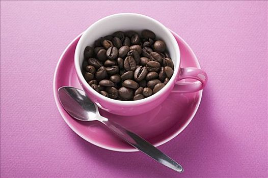 咖啡豆,粉色,咖啡杯,勺子,碟