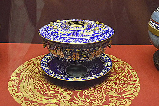 故宫博物院,清帝大婚庆典展,中,展览了晚清皇帝大婚时使用的火锅器皿,北京故宫