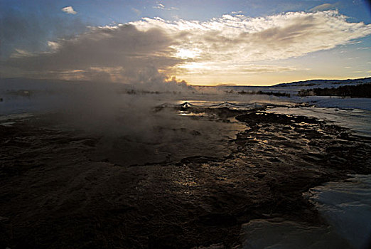 iceland,geysir,steam,coming,out,from,the,geyser,in,snow,environment