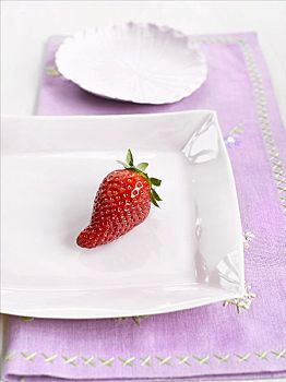 草莓,白色,瓷盘