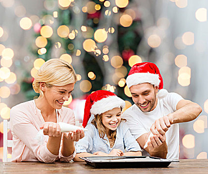 家庭,高兴,人,概念,微笑,圣诞老人,帽子,糖衣浇料,烹调,上方,圣诞树,背景