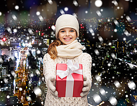 圣诞节,休假,孩子,礼物,人,概念,梦,女孩,冬天,衣服,礼盒,上方,雪,城市,背景