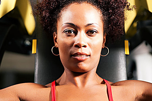 健身,美女,美国黑人,女人,健身房,锻炼,举重,运动器材