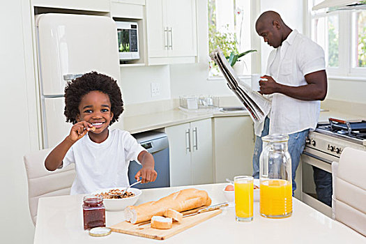 微笑,父子,早餐,厨房
