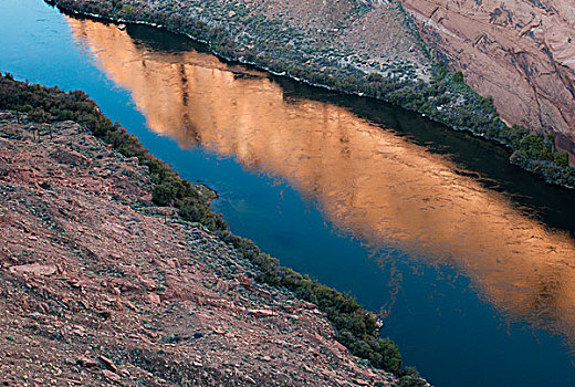 悬崖,反射,科罗拉多河,亚利桑那,美国
