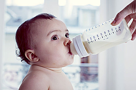 婴儿,喝,牛奶,奶瓶