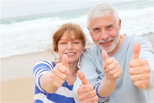 高兴,老年,夫妻,竖大拇指,海滩