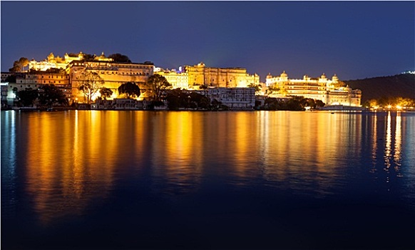城市宫殿,夜晚,拉贾斯坦邦,印度