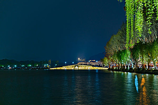 杭州西湖断桥夜景