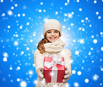 圣诞节,休假,孩子,礼物,人,概念,梦,女孩,冬天,衣服,礼盒,上方,蓝色,雪,背景