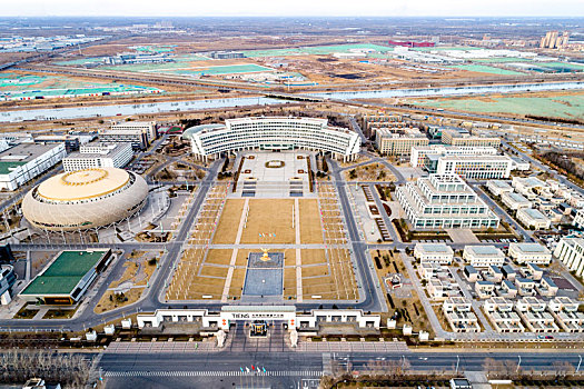 无人机航拍天津天狮集团总部,亚洲最大商用办公楼高48米,占地近2,4万平方米