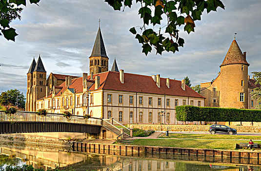 法国,勃艮第大区,卢瓦尔河,建筑,复杂,圣心堂,河