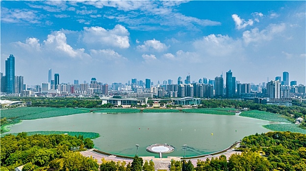 中国湖北武汉琴台大剧院与月湖风景区