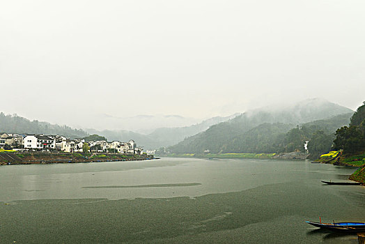 江河,山村,船