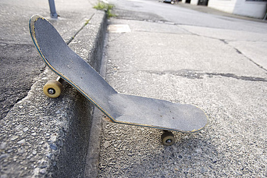 破损,滑板