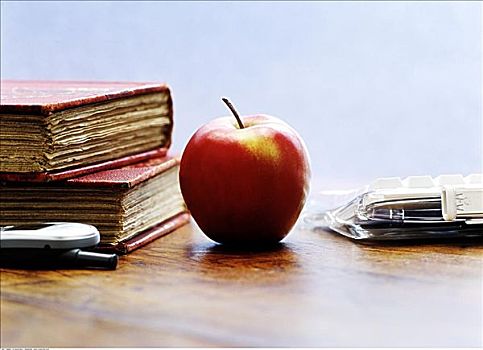 苹果,书本,手机