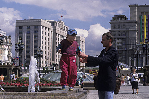 俄罗斯,莫斯科,马涅什纳亚广场,父子,喷泉
