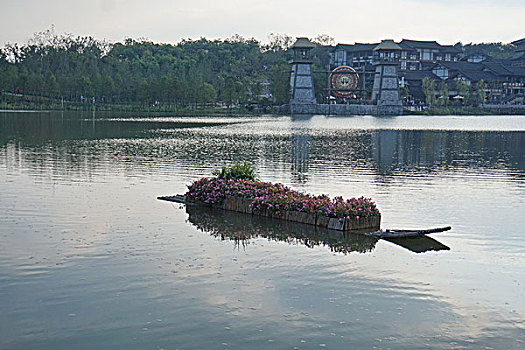 东方盐湖城神奇山镇·道天下景区水岸景致