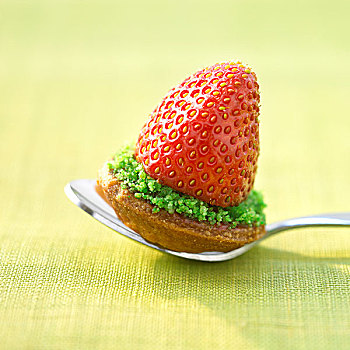 草莓,开心果,果料小馅饼