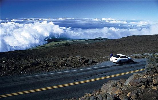 汽车,道路,哈雷阿卡拉火山口,云,毛伊岛,夏威夷,美国,北美,世界遗产