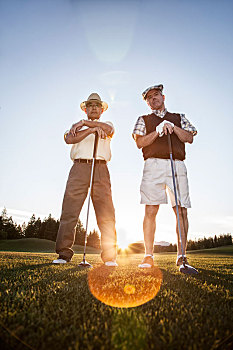 两个男人,老人,打高尔夫,室外,玩,圆,高尔夫