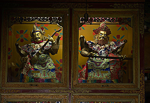 西藏拉萨鲁普岩寺佛像