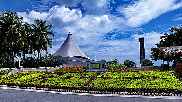 海南三亚亚龙湾旅游区的中心广场