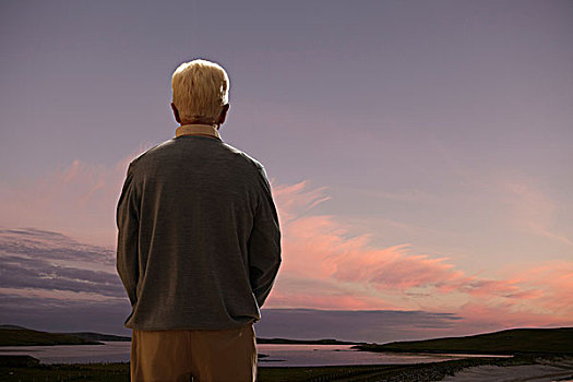 孤独的背影图片