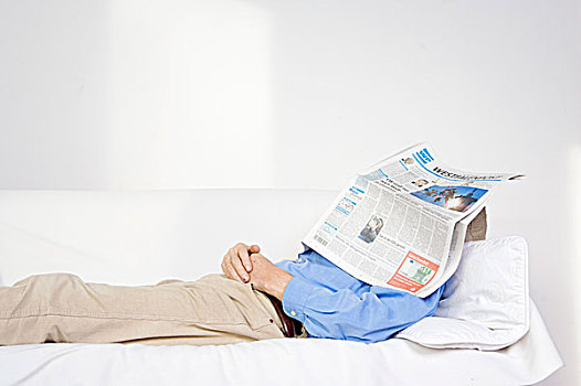睡觉,报纸,沙发