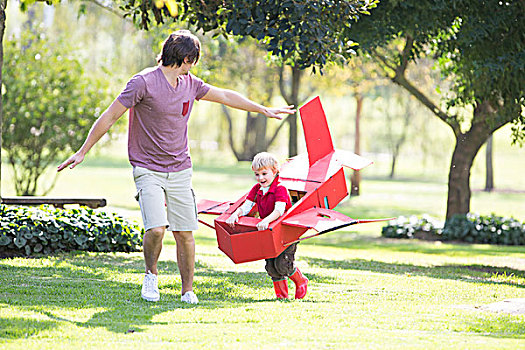 父子,跑,飞机模型,公园