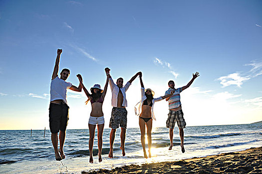 高兴,年轻,朋友,群体,开心,庆贺,跳跃,跑,海滩,日落