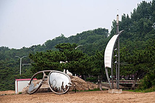 河北省秦皇岛北戴河海滨浴场沙滩雕塑