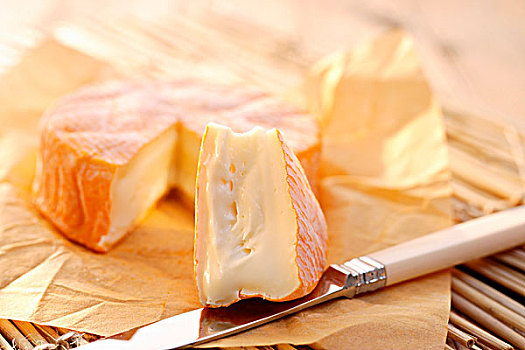 奶酪,纸,刀