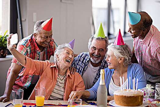 愉悦,老年,女人,朋友,聚会,手机,生日