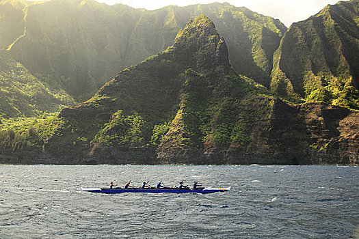 游客,划船,舷外支架,独木舟,纳帕利海岸,考艾岛,夏威夷,美国