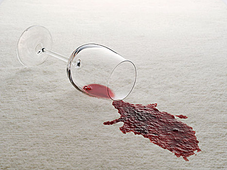 红酒杯,溢出,白色背景,地毯