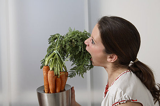 女人,吃饭,绿色植物,束,胡萝卜