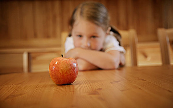 女孩,凝视,苹果